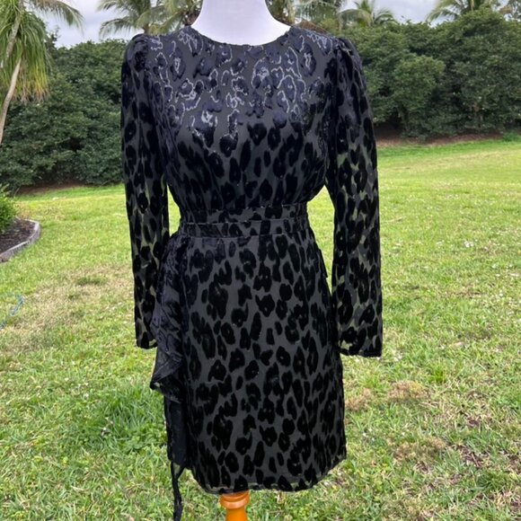 Express Black Leopard Velvet Burnout Ruffle Front Dress NWT M - Picture 1 of 7